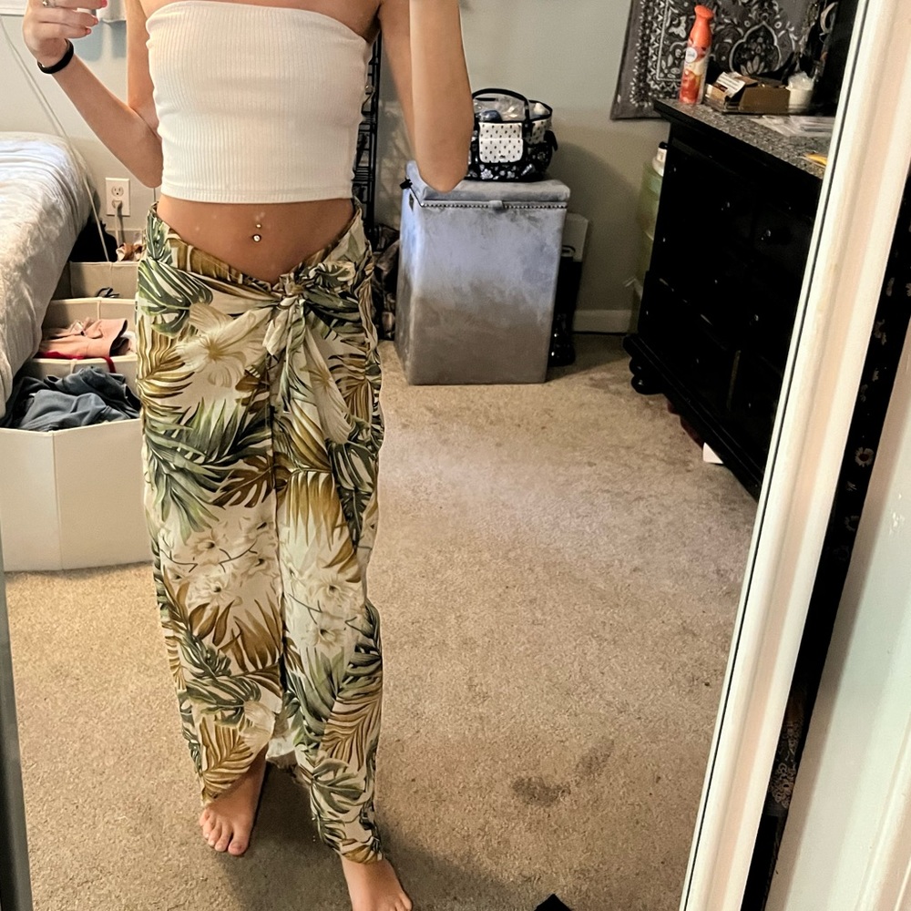 Violet sky flowy bottoms size small